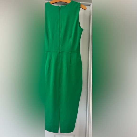 Banana Republic Vibrant Green V Neck Dress Sz 6
Work /Special Occasion - Picture 2 of 6